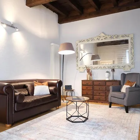 アパート Residenza Tazzoli By Pentagono Residenze ヴェローナ